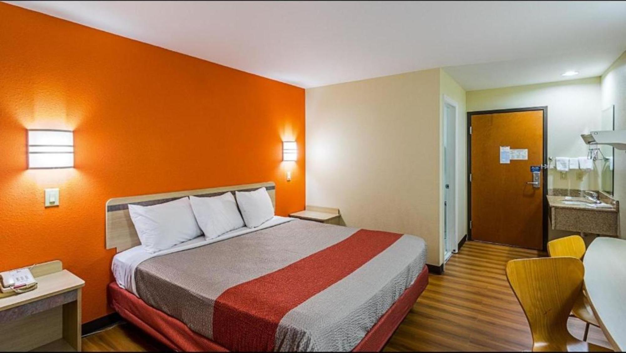 6-urbana, Il Hotel Champaign