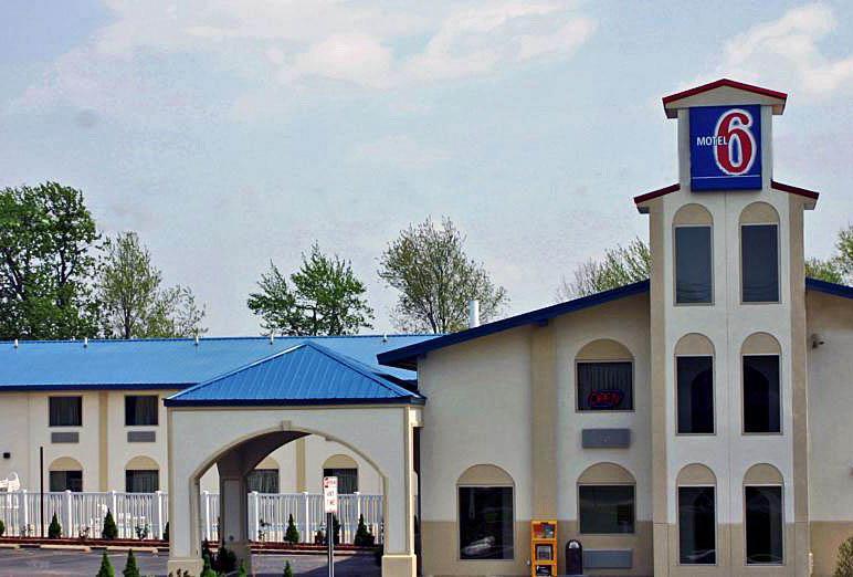6-urbana, Il Hotel