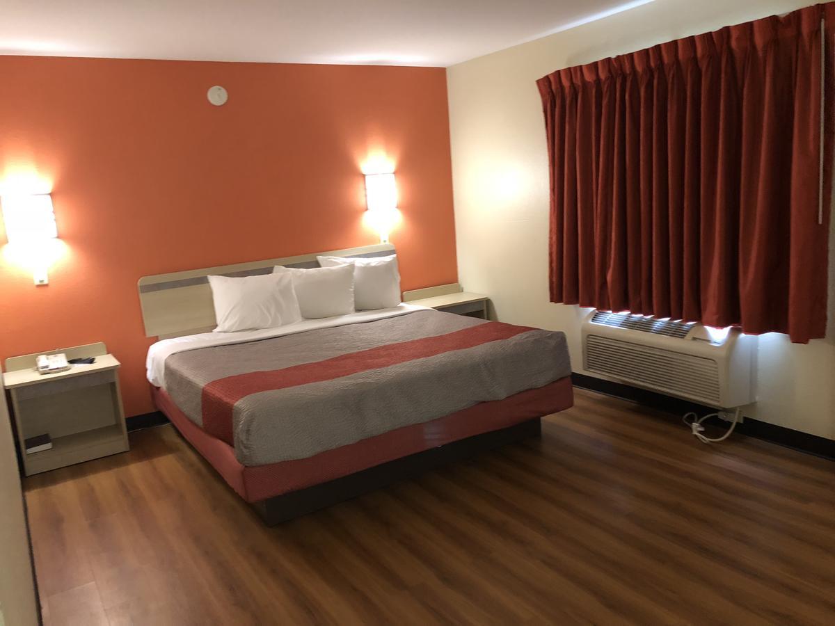 6-urbana, Il 4*