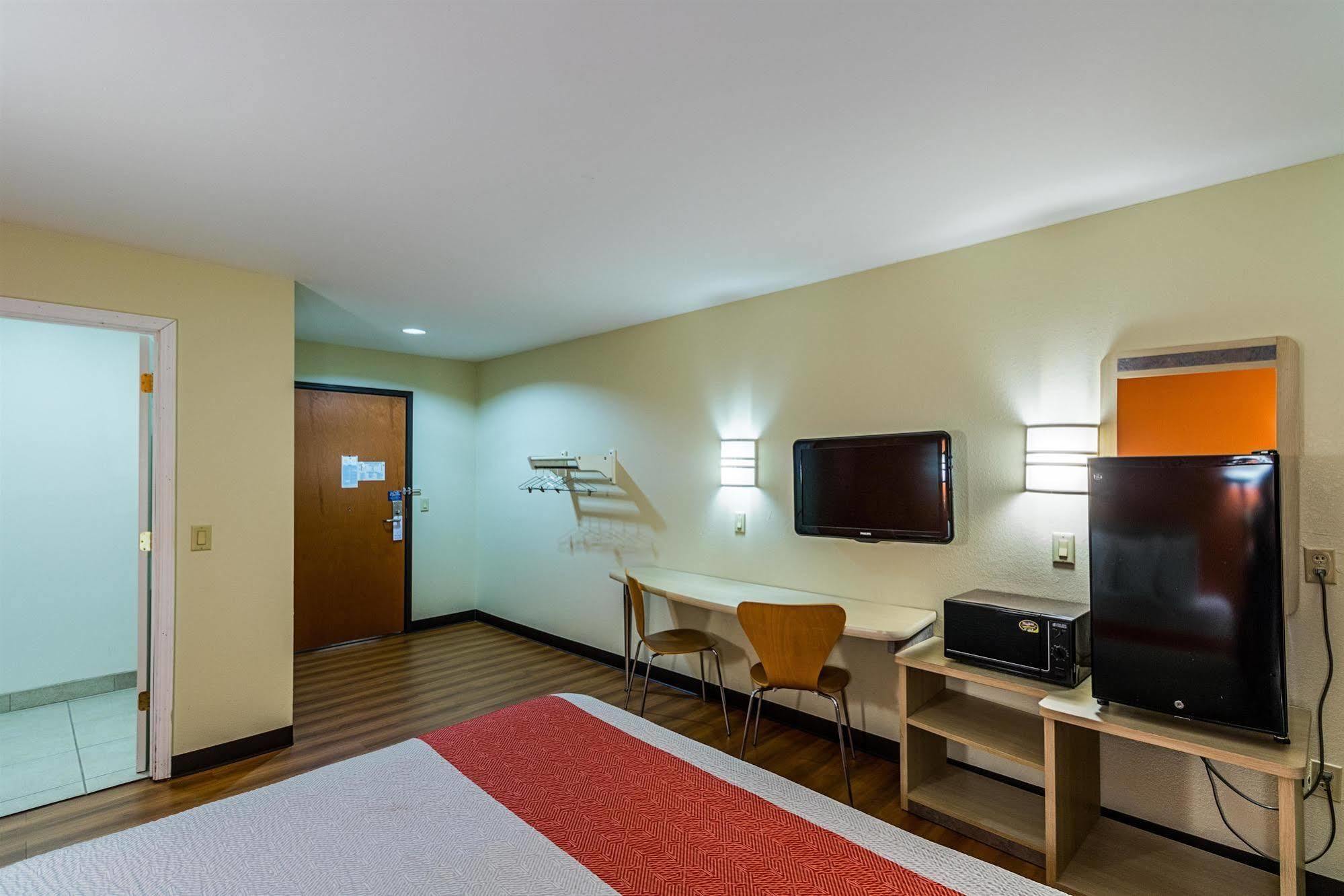 Hotel 6-urbana, Il 2*