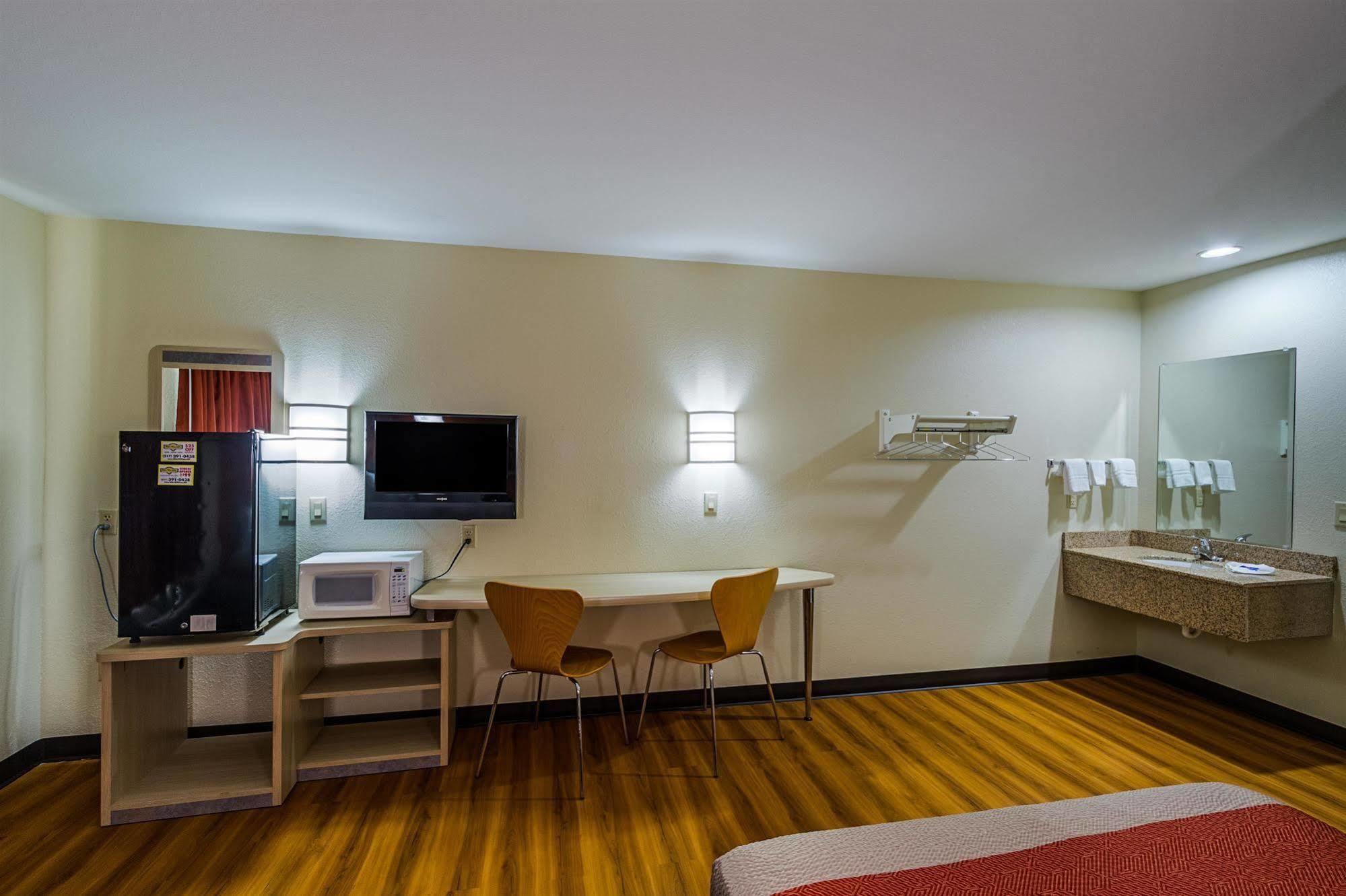 Hotel 6-urbana, Il 2*