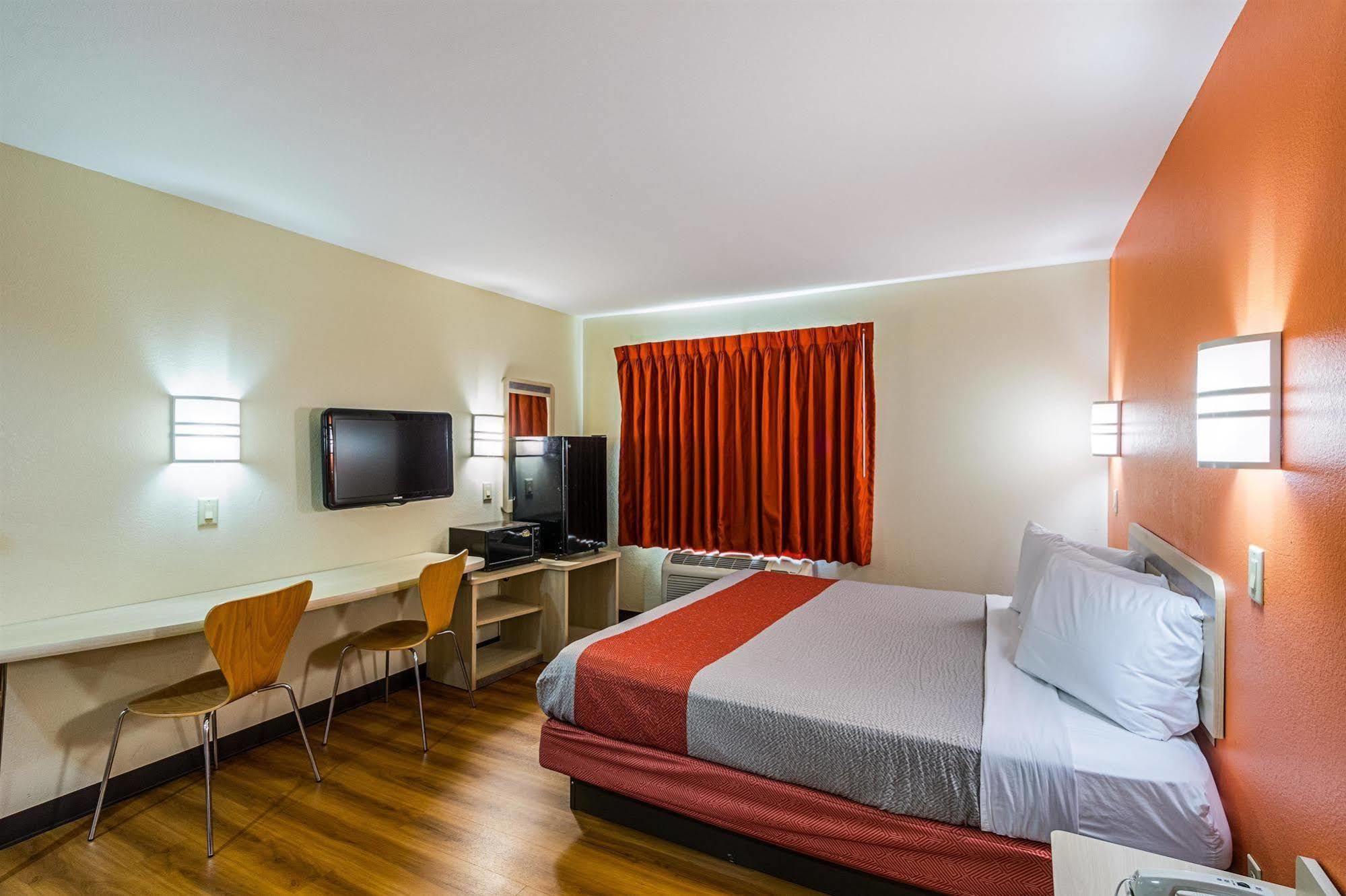 6-urbana, Il Hotel Champaign